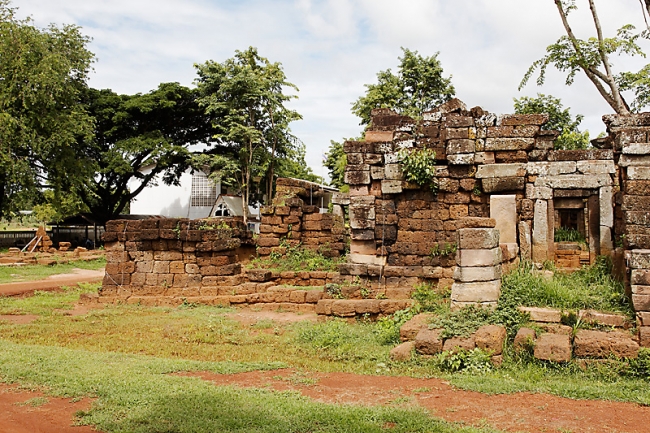 41-Prasat Khorn Buri-002